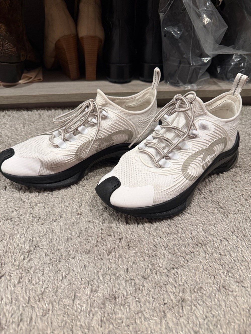 Gucci Women's Athletic Lace-Up Sneakers in White and Black